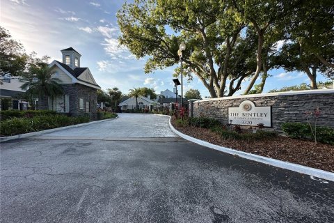 Condominio en venta en Palm Harbor, Florida, 1 dormitorio, 109.44 m2 № 1722354 - foto 3