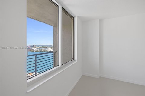 Condo in Miami, Florida, 1 bedroom  № 1953024 - photo 16