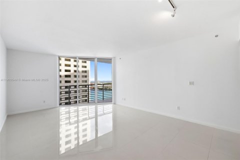Condo in Miami, Florida, 1 bedroom  № 1953024 - photo 3