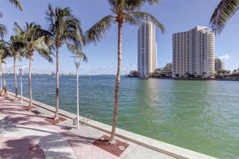 Condo in Miami, Florida, 1 bedroom  № 1953024 - photo 23