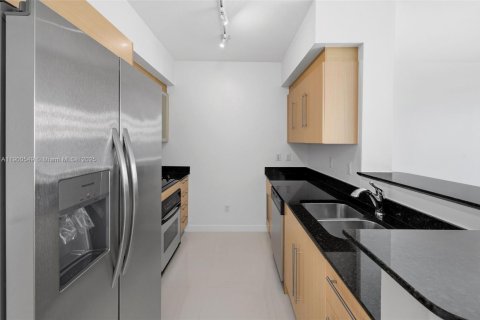 Condo in Miami, Florida, 1 bedroom  № 1953024 - photo 5