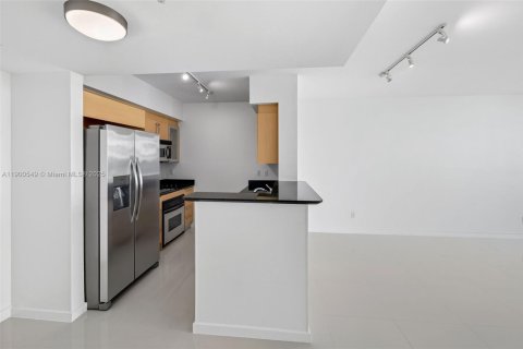 Condo in Miami, Florida, 1 bedroom  № 1953024 - photo 8