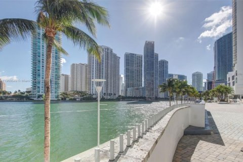 Condo in Miami, Florida, 1 bedroom  № 1953024 - photo 24