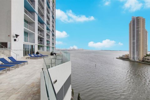 Condo in Miami, Florida, 1 bedroom  № 1953024 - photo 27