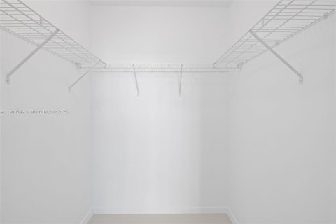 Condo in Miami, Florida, 1 bedroom  № 1953024 - photo 18