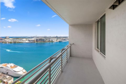 Condo in Miami, Florida, 1 bedroom  № 1953024 - photo 12