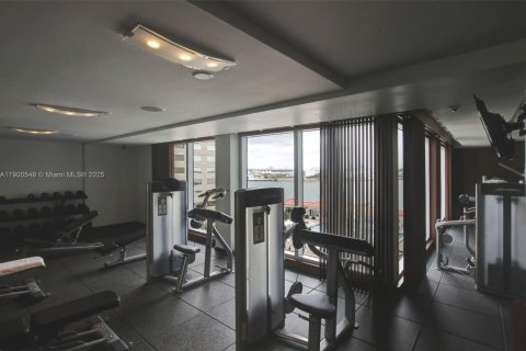 Condo in Miami, Florida, 1 bedroom  № 1953024 - photo 29