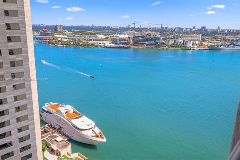 Condo in Miami, Florida, 1 bedroom  № 1953024 - photo 13