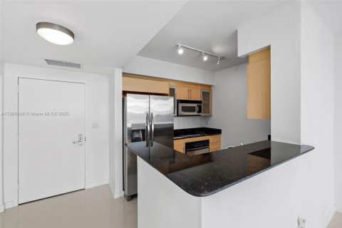 Condo in Miami, Florida, 1 bedroom  № 1953024 - photo 9