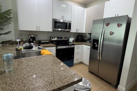 Appartement à louer à Pembroke Pines, Floride: 2 chambres, 97.36 m2 № 2048505 - photo 3