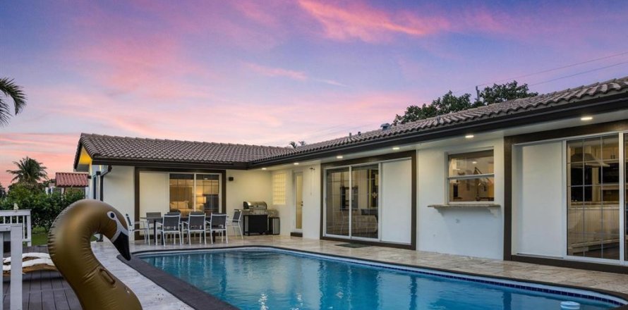 House in Fort Lauderdale, Florida 4 bedrooms, 202.16 sq.m. № 2088288