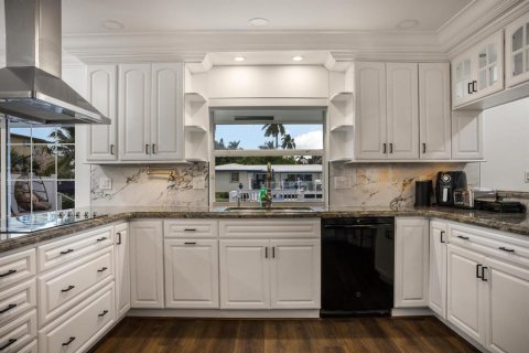 House in Fort Lauderdale, Florida 4 bedrooms, 202.16 sq.m. № 2088288 - photo 3