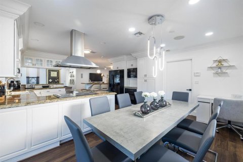 House in Fort Lauderdale, Florida 4 bedrooms, 202.16 sq.m. № 2088288 - photo 14