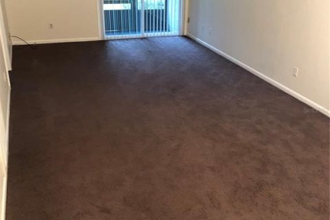 Condominio en venta en Zephyrhills, Florida, 2 dormitorios, 80.27 m2 № 1813443 - foto 2