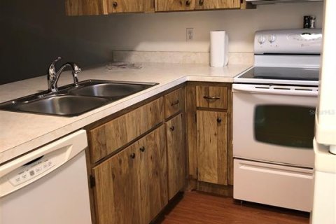Condominio en venta en Zephyrhills, Florida, 2 dormitorios, 80.27 m2 № 1813443 - foto 17