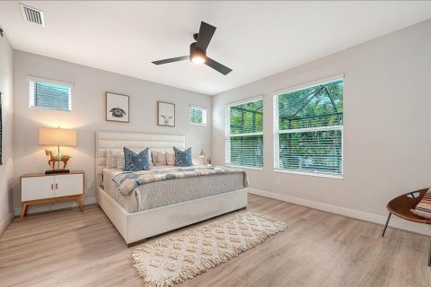 House in Sarasota, Florida 3 bedrooms, 231.14 sq.m. № 2406788 - photo 13