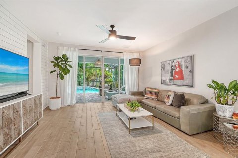 House in Sarasota, Florida 3 bedrooms, 231.14 sq.m. № 2406788 - photo 8