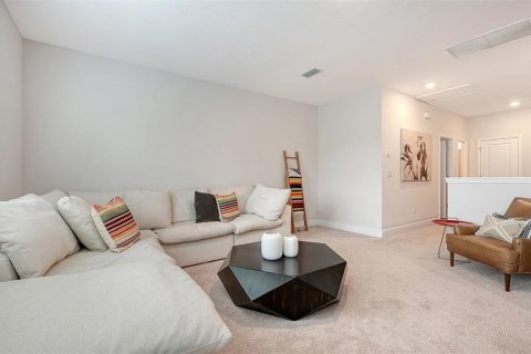 House in Sarasota, Florida 3 bedrooms, 231.14 sq.m. № 2406788 - photo 12