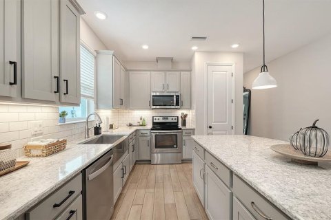 House in Sarasota, Florida 3 bedrooms, 231.14 sq.m. № 2406788 - photo 5