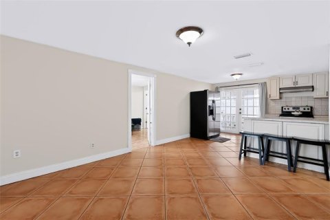 House in Tampa, Florida 3 bedrooms, 130.06 sq.m. № 2415394 - photo 7
