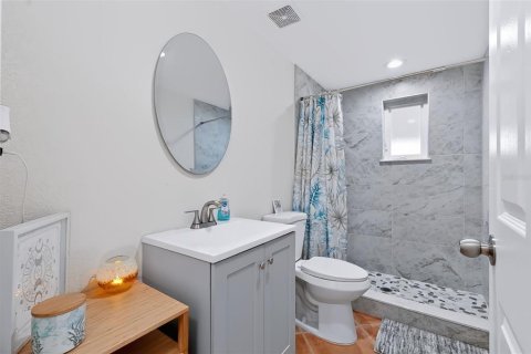 House in Tampa, Florida 3 bedrooms, 130.06 sq.m. № 2415394 - photo 17