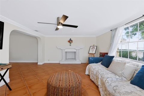 House in Tampa, Florida 3 bedrooms, 130.06 sq.m. № 2415394 - photo 9