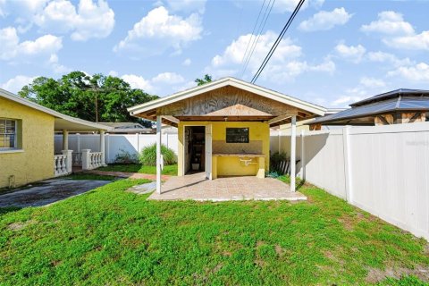 House in Tampa, Florida 3 bedrooms, 130.06 sq.m. № 2415394 - photo 3