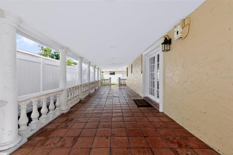 House in Tampa, Florida 3 bedrooms, 130.06 sq.m. № 2415394 - photo 6