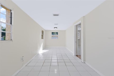 House in Tampa, Florida 3 bedrooms, 130.06 sq.m. № 2415394 - photo 15