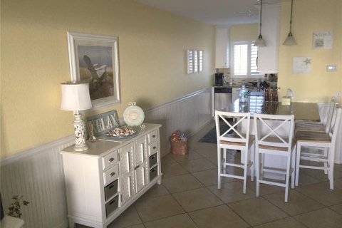 Condo in Bradenton Beach, Florida, 2 bedrooms  № 1549733 - photo 12