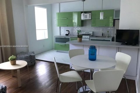 Apartamento en alquiler en Miami Beach, Florida, 1 dormitorio, 42.74 m2 № 2055499 - foto 2