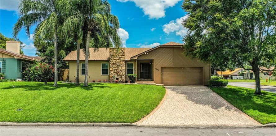 House in Lakeland, Florida 3 bedrooms, 172.05 sq.m. № 1894526