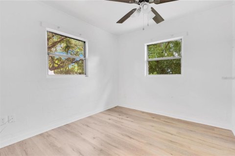House in Orlando, Florida 4 bedrooms, 116.31 sq.m. № 2211295 - photo 15