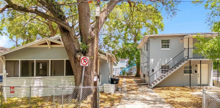 House in Orlando, Florida 4 bedrooms, 116.31 sq.m. № 2211295