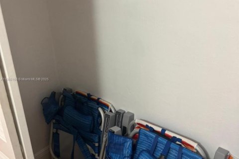 Condominio en venta en Sunny Isles Beach, Florida, 1 dormitorio, 93.37 m2 № 2012292 - foto 13