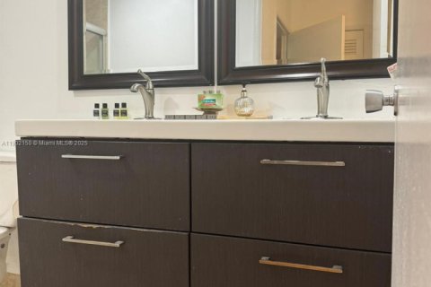 Condominio en venta en Sunny Isles Beach, Florida, 1 dormitorio, 93.37 m2 № 2012292 - foto 8