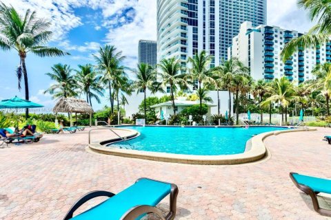 Condominio en venta en Sunny Isles Beach, Florida, 1 dormitorio, 93.37 m2 № 2012292 - foto 15