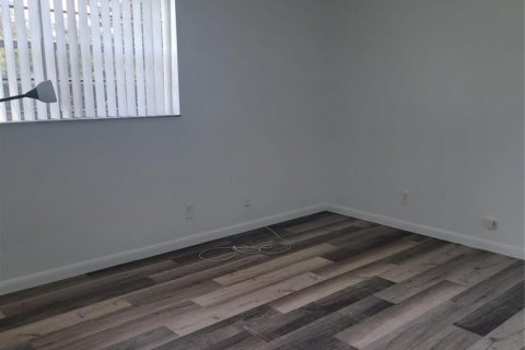 Condo in Coral Springs, Florida, 2 bedrooms № 2303858 - photo 13
