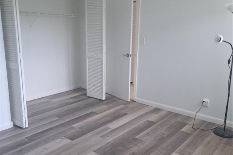 Condo in Coral Springs, Florida, 2 bedrooms № 2303858 - photo 12
