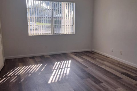 Condo in Coral Springs, Florida, 2 bedrooms № 2303858 - photo 6