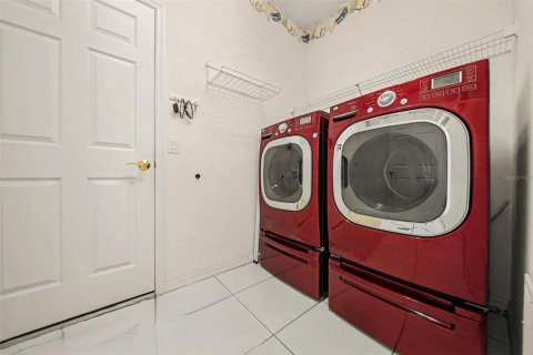 House in Clermont, Florida 2 bedrooms, 145.39 sq.m. № 2220220 - photo 23