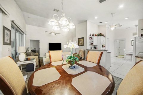 House in Clermont, Florida 2 bedrooms, 145.39 sq.m. № 2220220 - photo 8