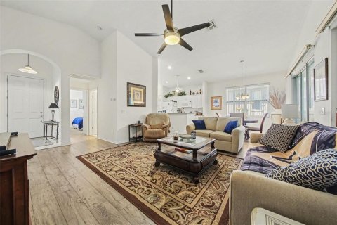 House in Clermont, Florida 2 bedrooms, 145.39 sq.m. № 2220220 - photo 5