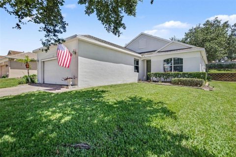 House in Clermont, Florida 2 bedrooms, 145.39 sq.m. № 2220220 - photo 2