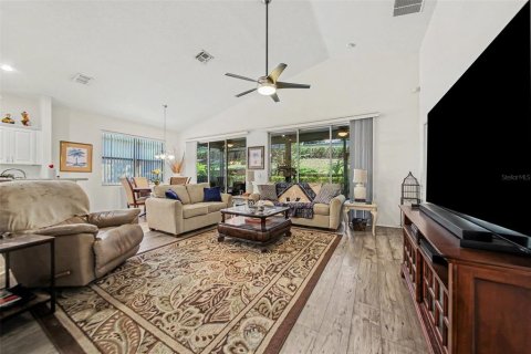House in Clermont, Florida 2 bedrooms, 145.39 sq.m. № 2220220 - photo 4