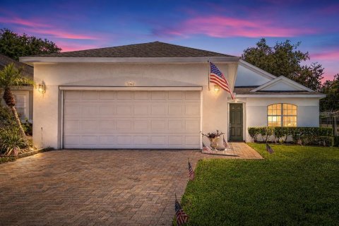 House in Clermont, Florida 2 bedrooms, 145.39 sq.m. № 2220220