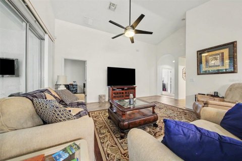 House in Clermont, Florida 2 bedrooms, 145.39 sq.m. № 2220220 - photo 6