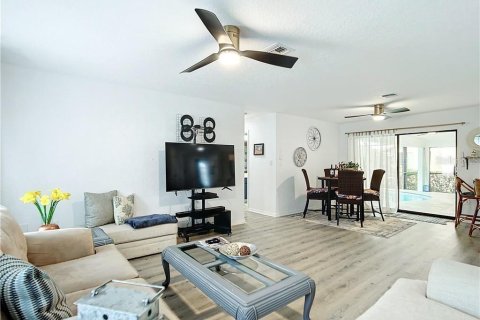 House in Punta Gorda, Florida 4 bedrooms, 210.8 sq.m. № 1798223 - photo 6