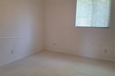 Townhouse in Margate, Florida 2 bedrooms, 110.55 sq.m. № 1940591 - photo 22