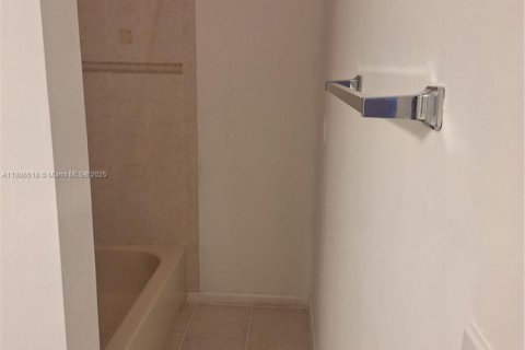 Townhouse in Margate, Florida 2 bedrooms, 110.55 sq.m. № 1940591 - photo 30